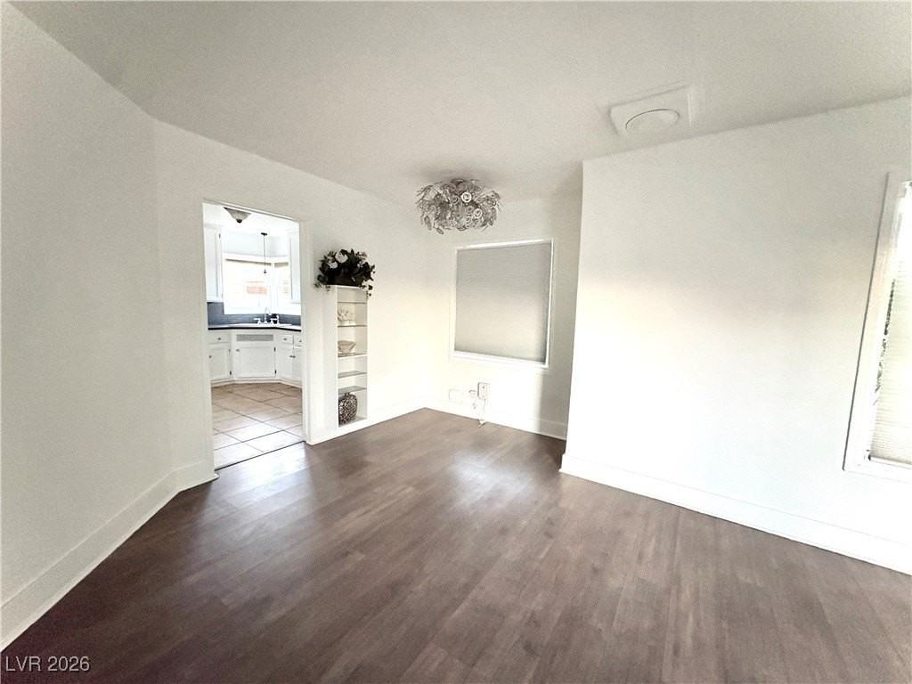 1301 Bracken Ave - Photo 3 of 8