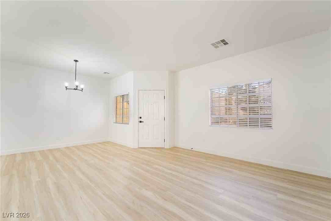 5980 Gentleslope St - Photo 7 of 38