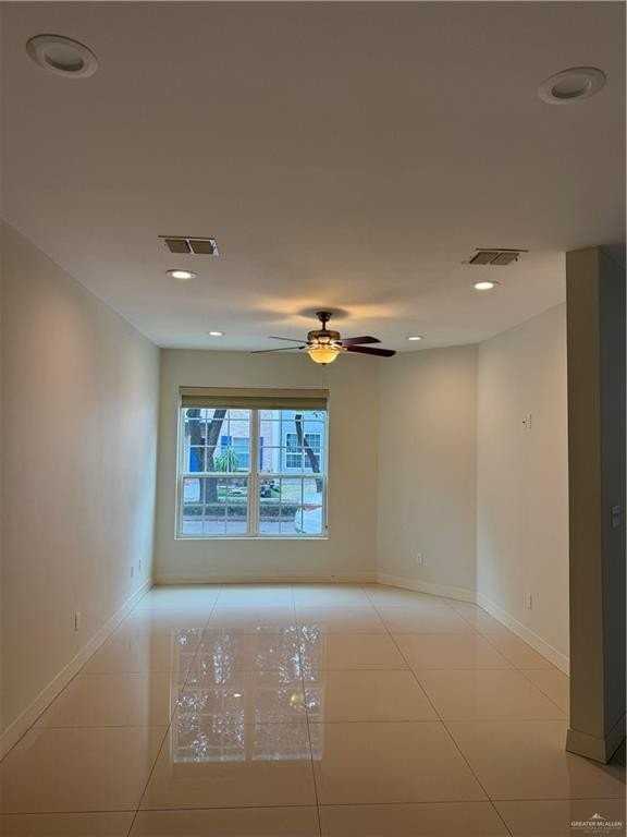 2205 S 6th St - Photo 3 of 26