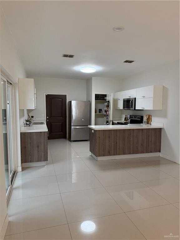 2205 S 6th St - Photo 4 of 26