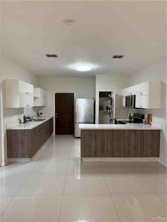 2205 S 6th St - Photo 5 of 26