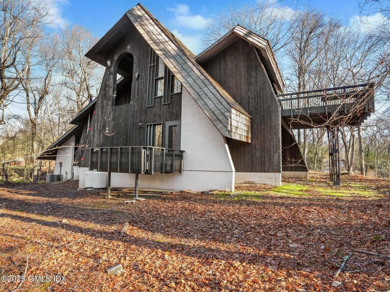 484 Cognewaugh Rd - Photo 5 of 34