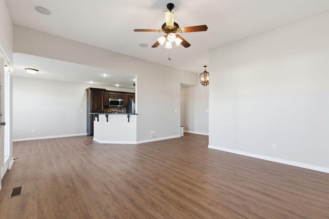 205 E Lapis Ave - Photo 6 of 26