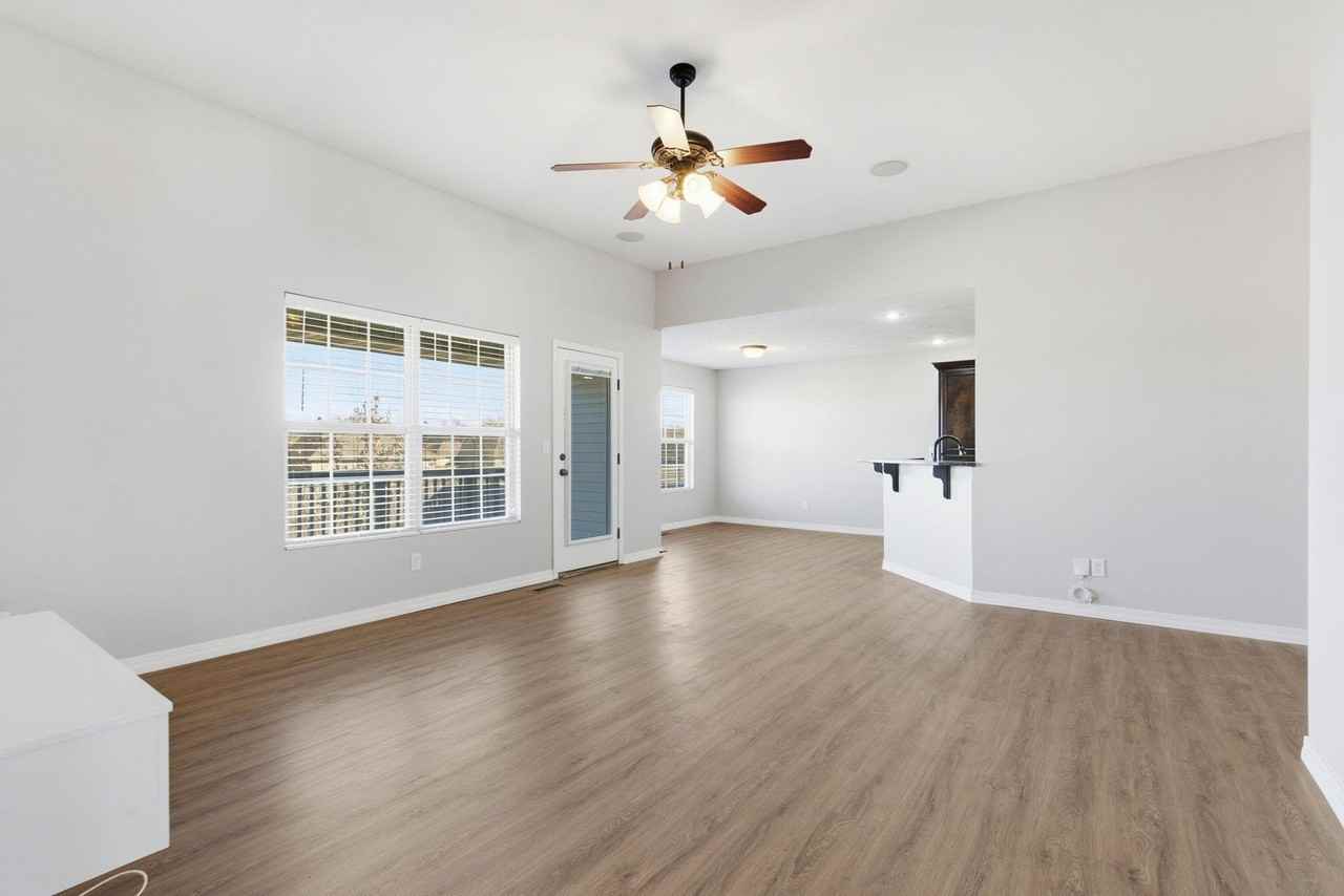 205 E Lapis Ave - Photo 7 of 26