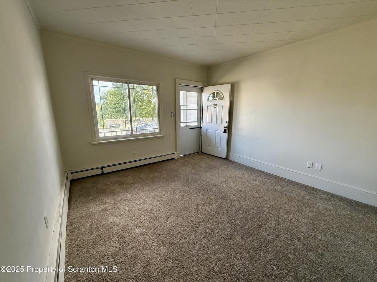 949 Carmalt St - Photo 3 of 16