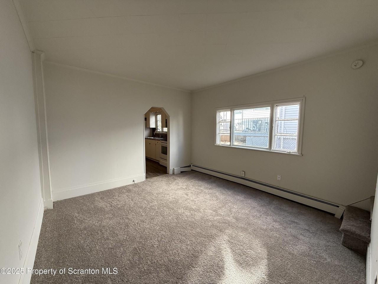 949 Carmalt St - Photo 4 of 16