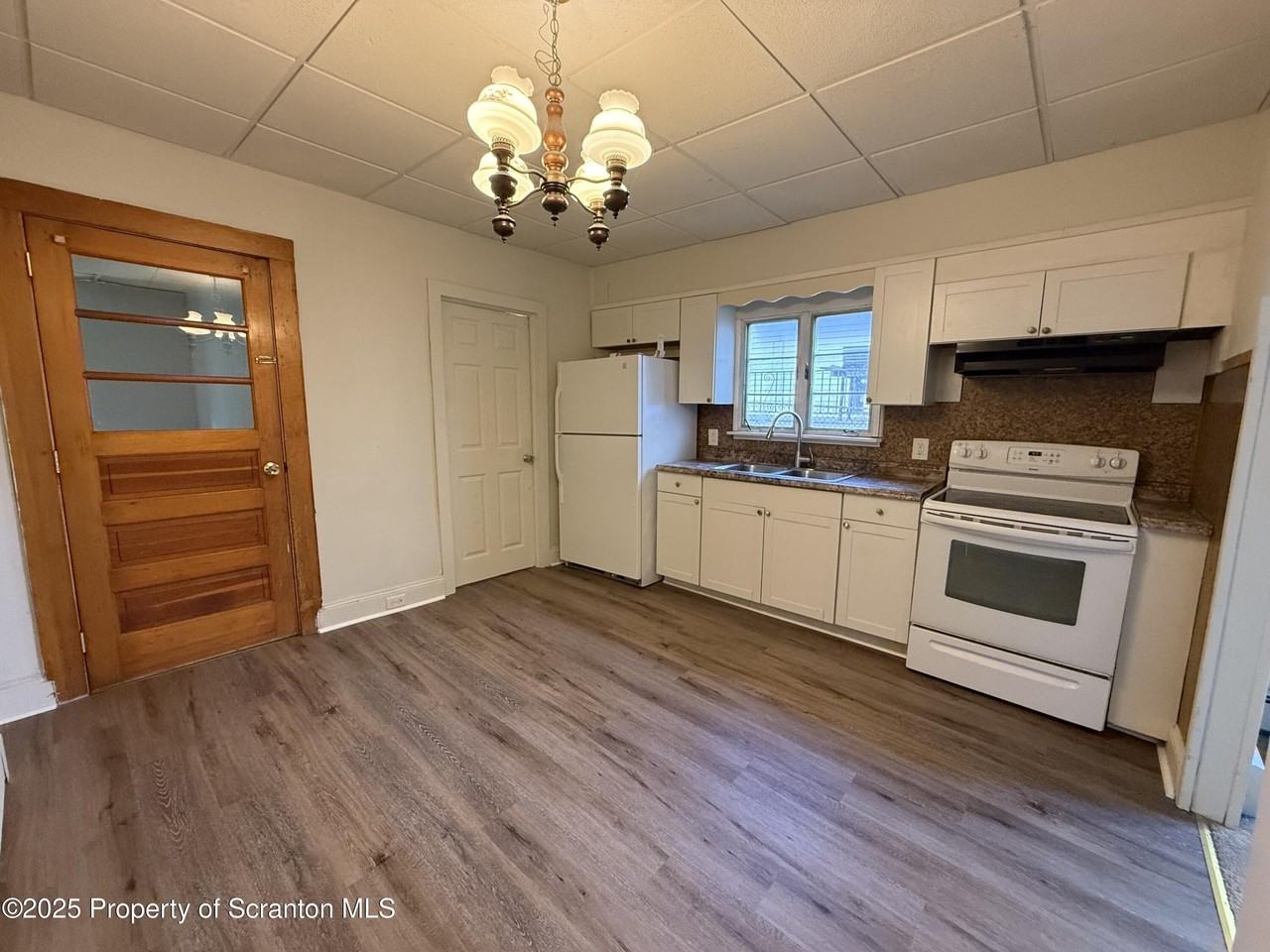 949 Carmalt St - Photo 6 of 16