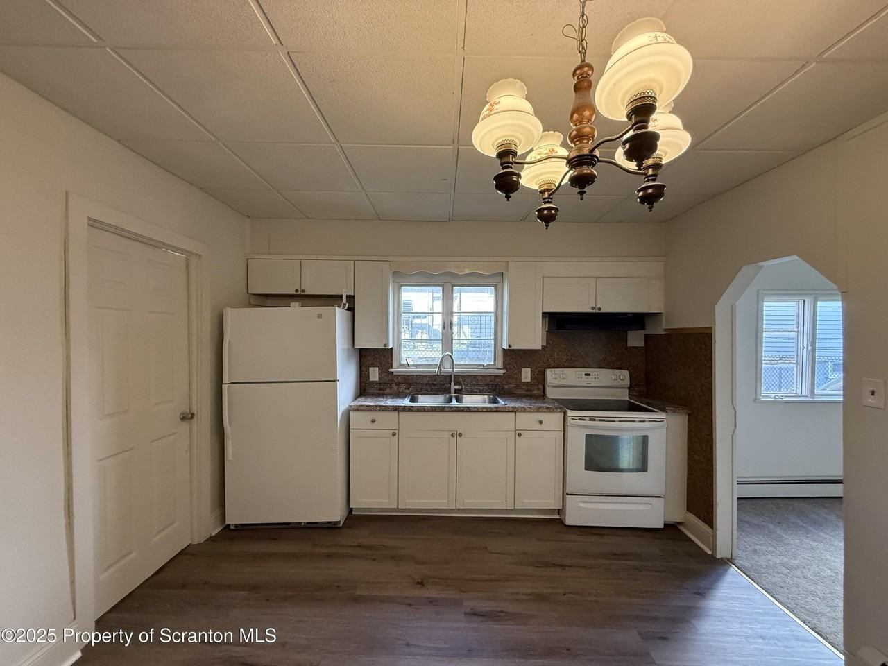 949 Carmalt St - Photo 7 of 16