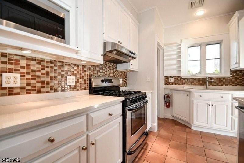 133 Pine Grove Ave - Photo 4 of 12