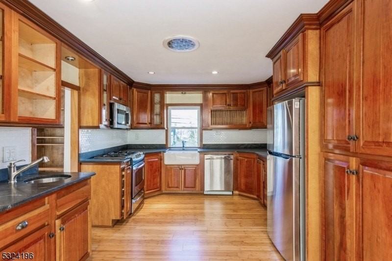 1387 Valley Rd - Photo 5 of 36