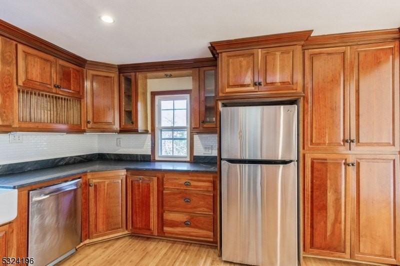 1387 Valley Rd - Photo 6 of 36