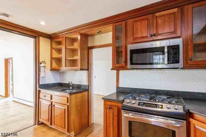 1387 Valley Rd - Photo 7 of 36