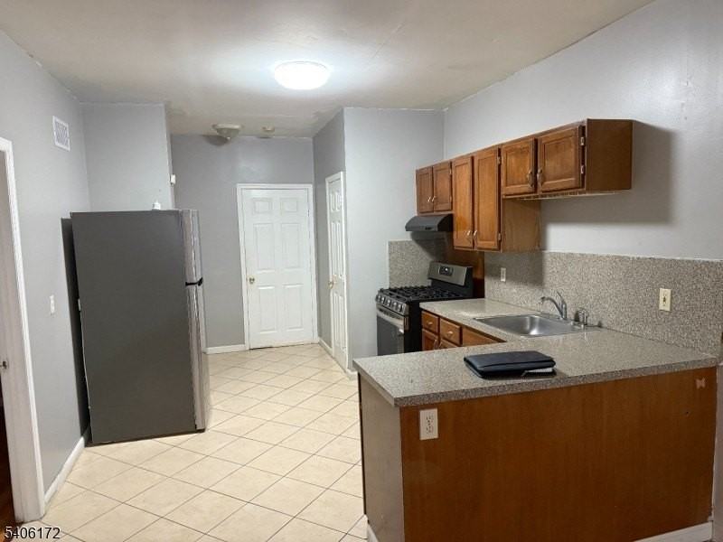 77 Garfield Ave #2 - Photo 4 of 8