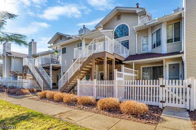 20 Academy Ct - Photo 2 of 33