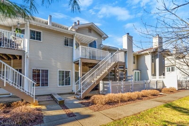 20 Academy Ct - Photo 3 of 33