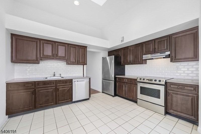 850 Main St #3F - Photo 4 of 11