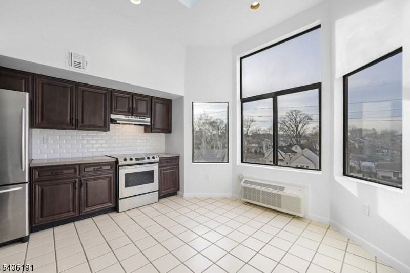 850 Main St #3F - Photo 5 of 11