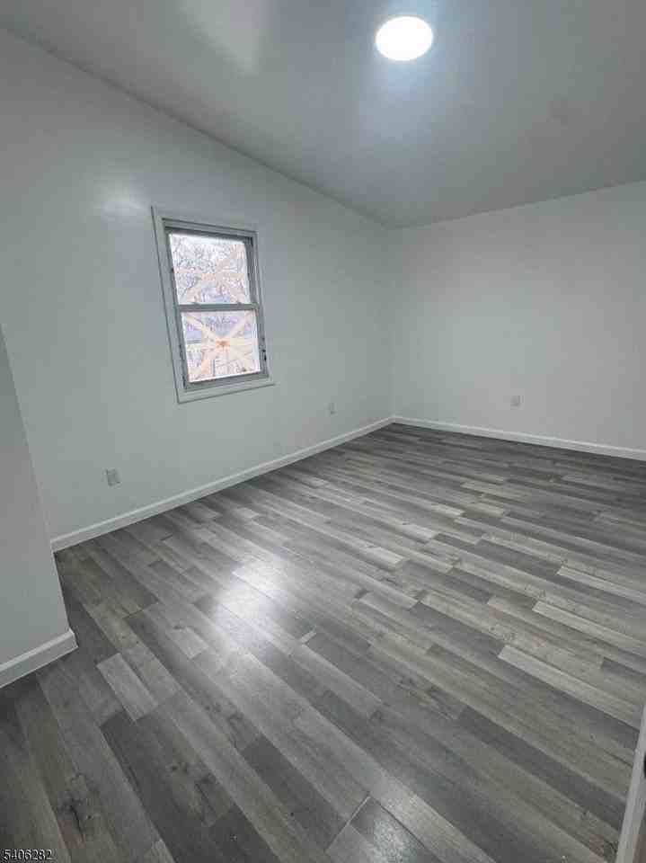 119 W Broadway - Photo 7 of 12