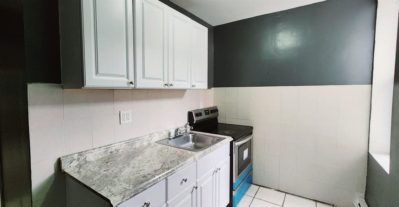 589 59th St #B2 - Photo 4 of 11