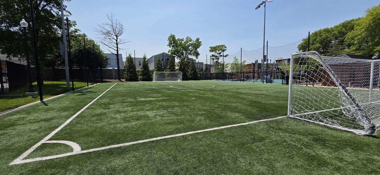 589 59th St #B2 - Photo 7 of 11