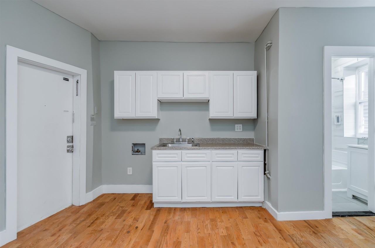 80 W 18th St - Photo 4 of 13