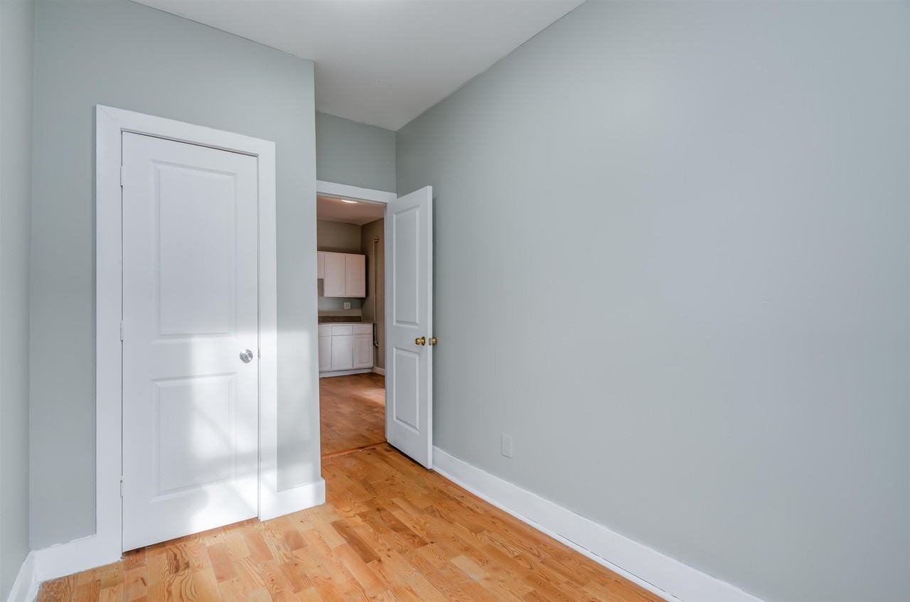 80 W 18th St - Photo 7 of 13