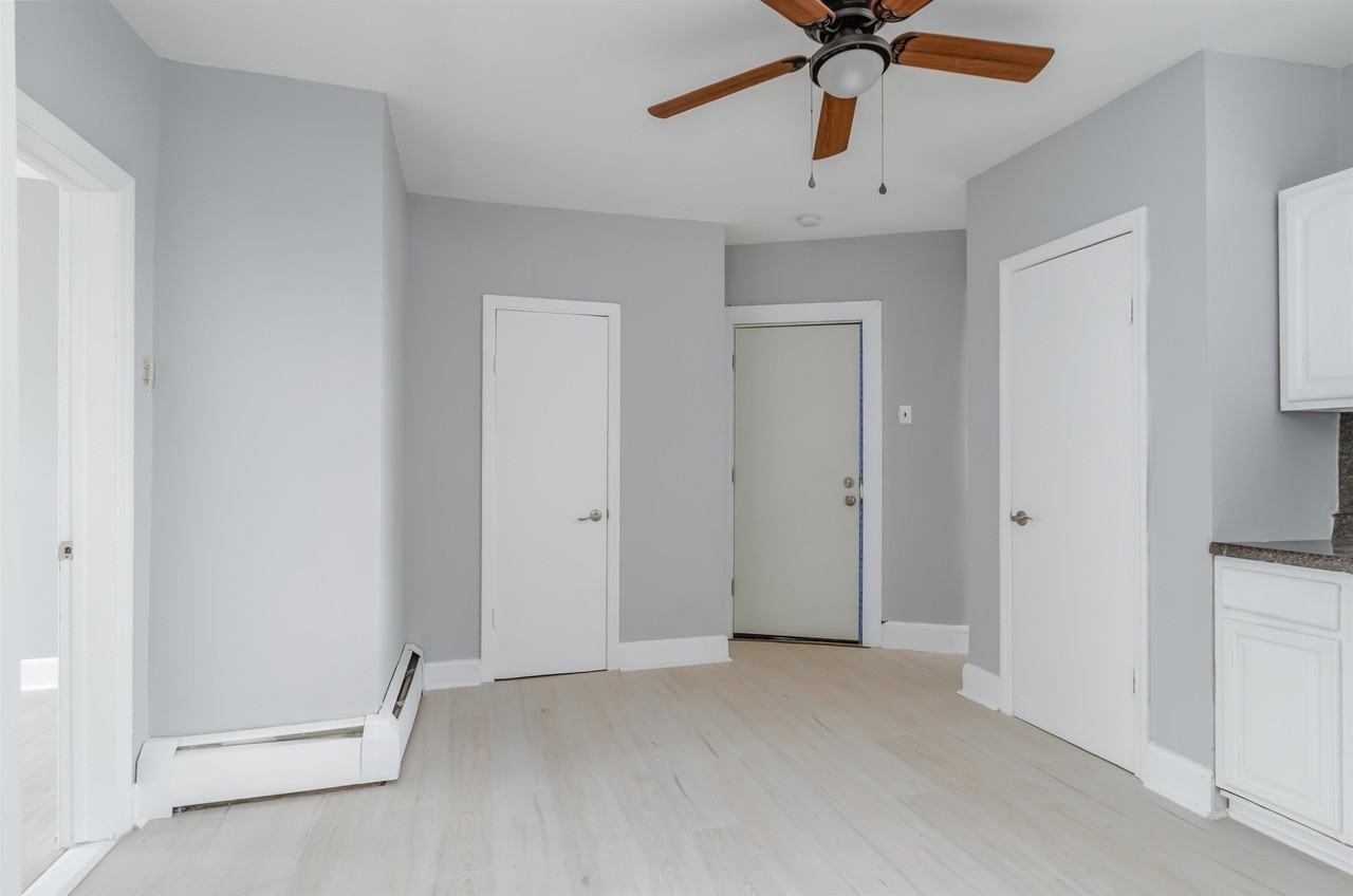 67 Andrew St - Photo 3 of 9