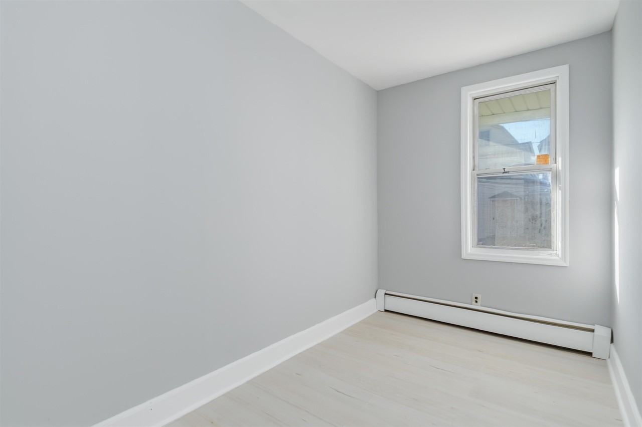 67 Andrew St - Photo 5 of 9