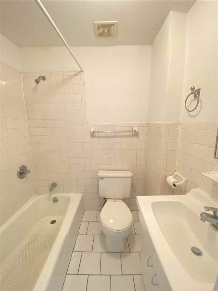 112 14th St #7 - Photo 7 of 8