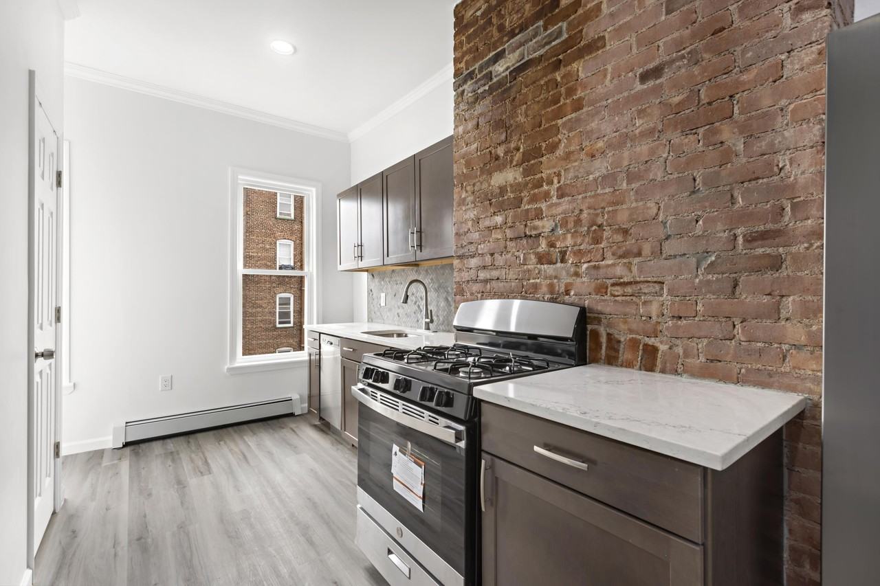 20 Saint Pauls Ave #2L - Photo 3 of 16