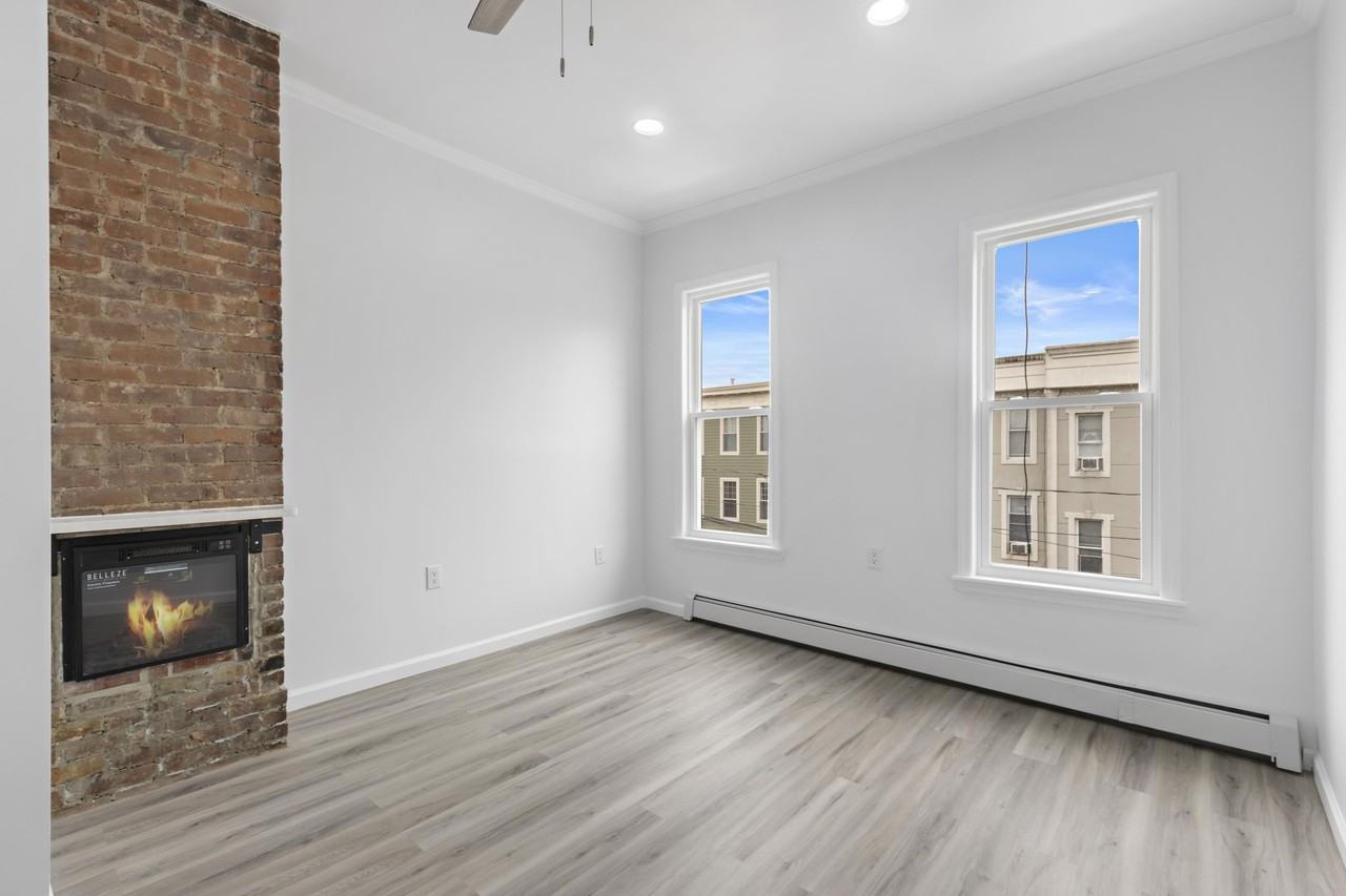 20 Saint Pauls Ave #2L - Photo 6 of 16