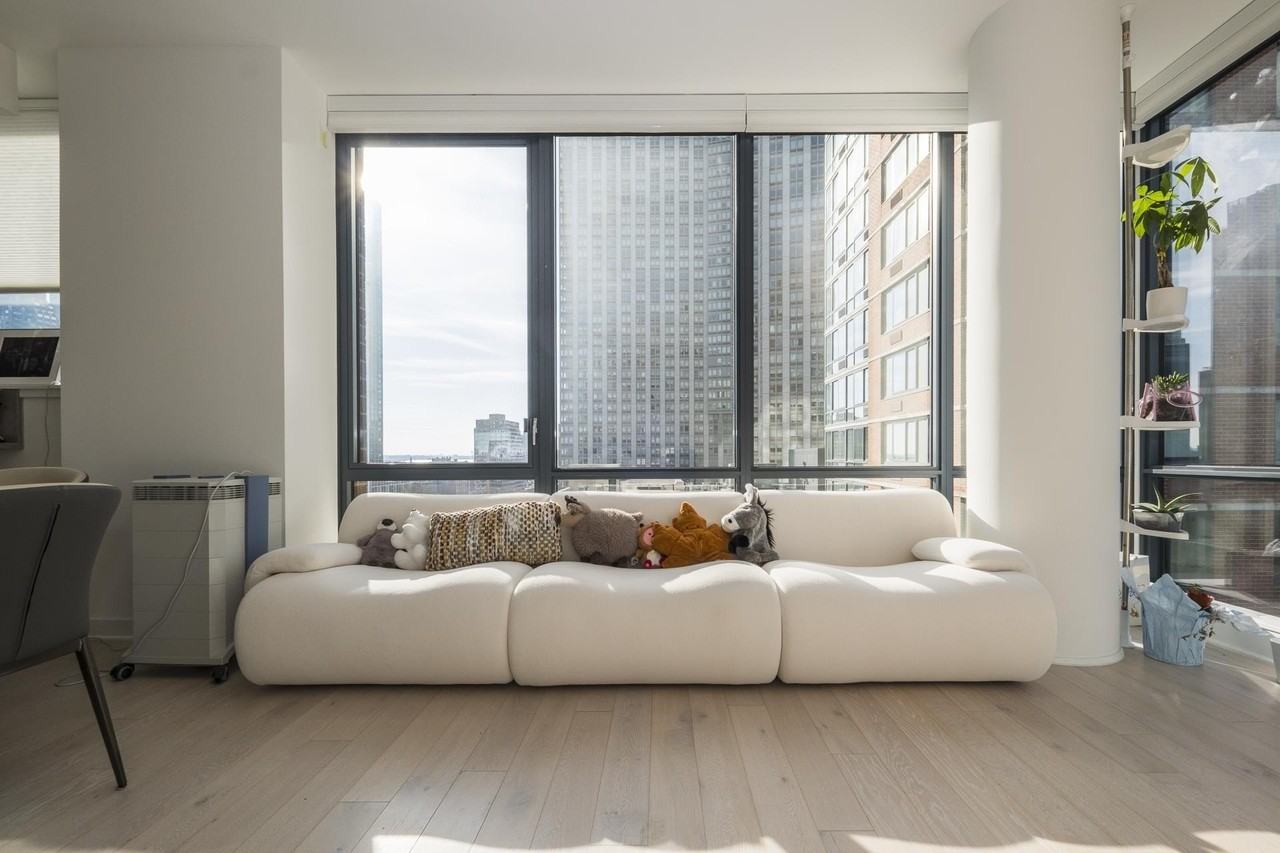 155 Bay St #1407 - Photo 2 of 28