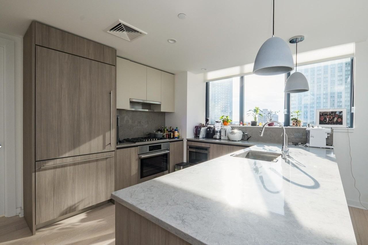 155 Bay St #1407 - Photo 3 of 28