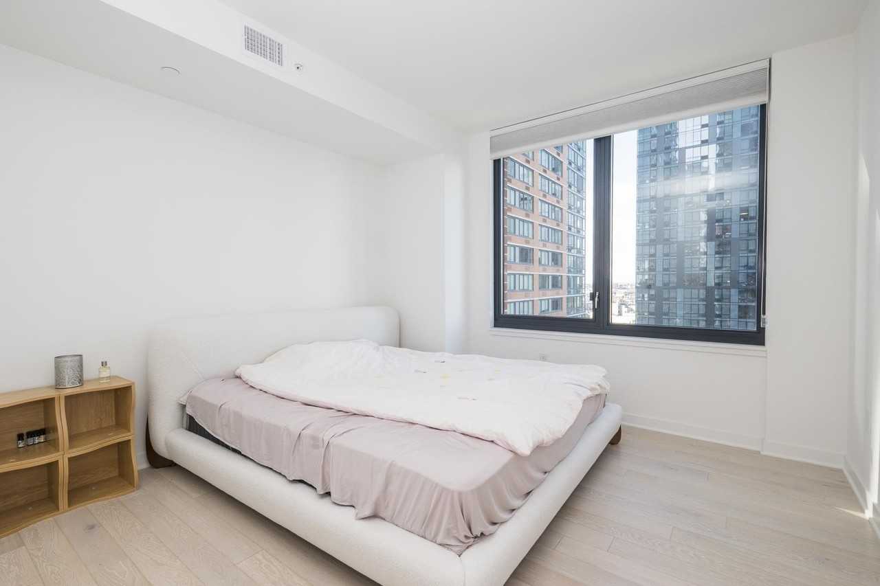 155 Bay St #1407 - Photo 7 of 28