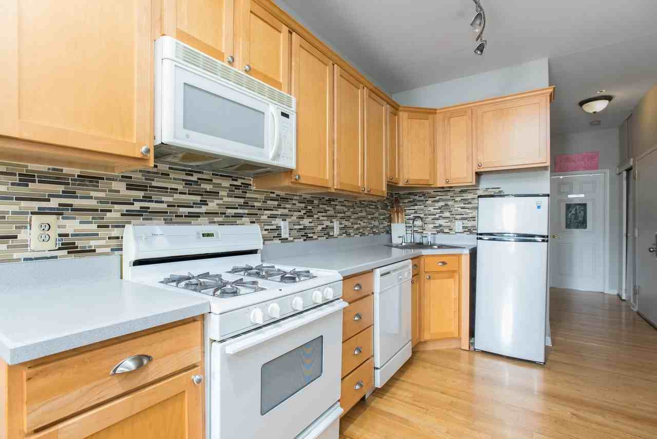 805 Park Ave #8-4R - Photo 3 of 11