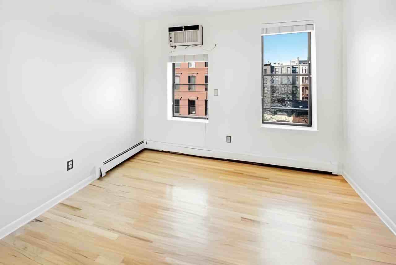 805 Park Ave #8-4R - Photo 5 of 11