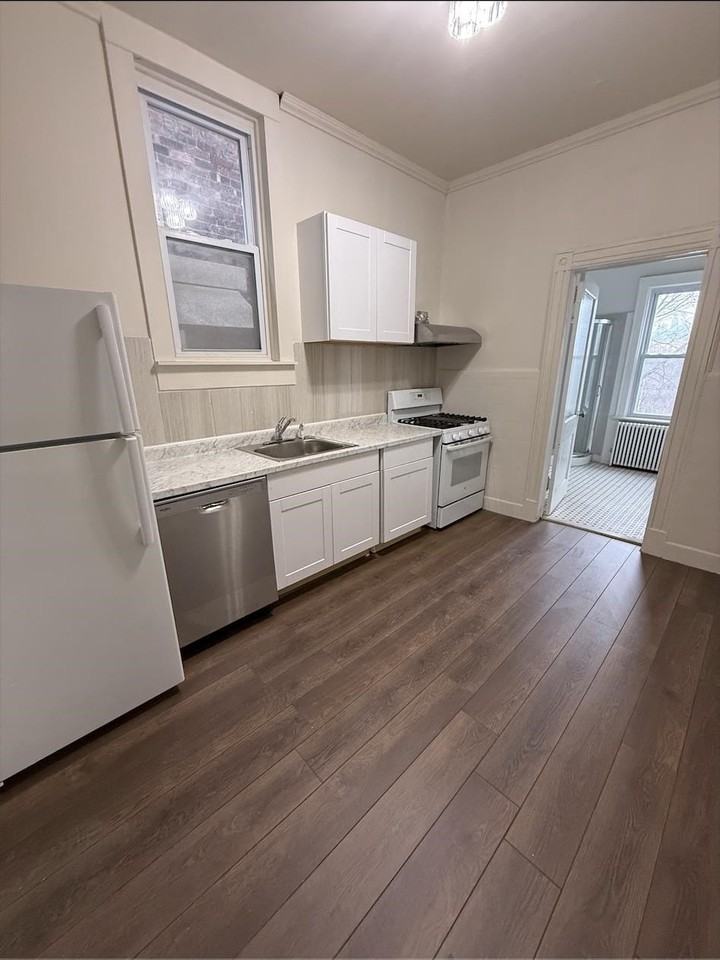 572 Gregory Ave #1 - Photo 5 of 11