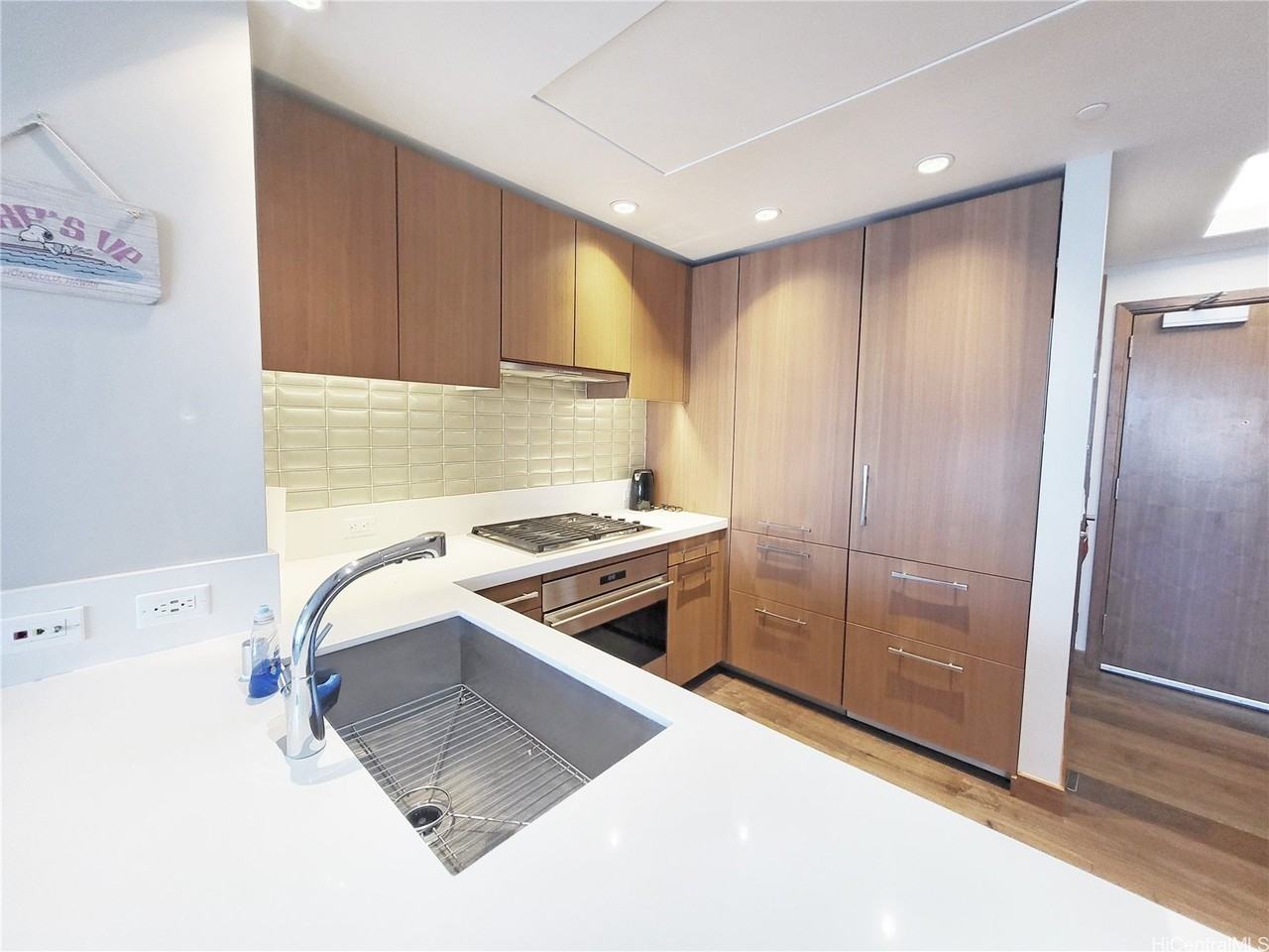 1555 Kapiolani Blvd Apt 1012 #1012 - Photo 3 of 22