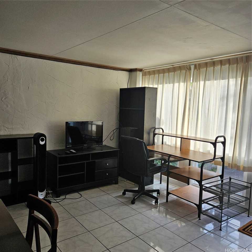 1927 Mott-Smith Dr - Photo 2 of 11