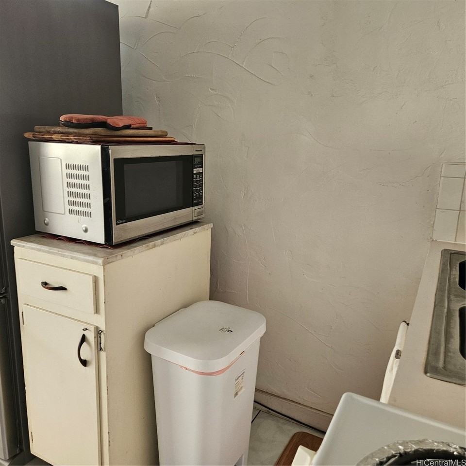 1927 Mott-Smith Dr - Photo 6 of 11