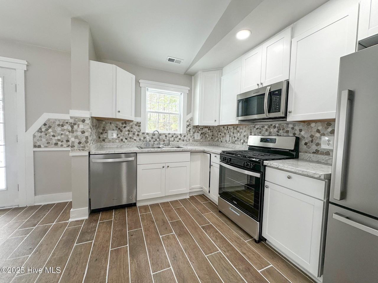 133 Corinth Dr - Photo 7 of 19