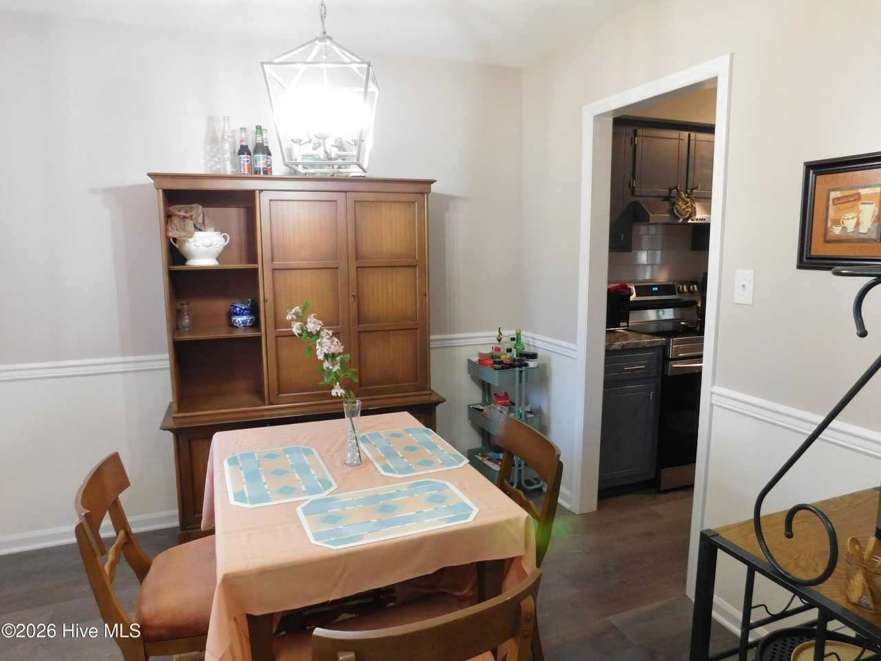 842 Halifax Cir - Photo 5 of 37