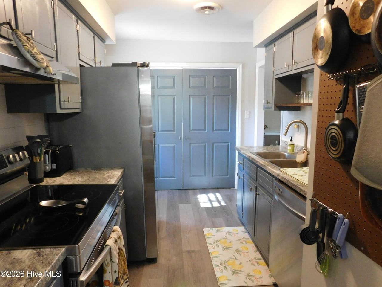 842 Halifax Cir - Photo 7 of 37