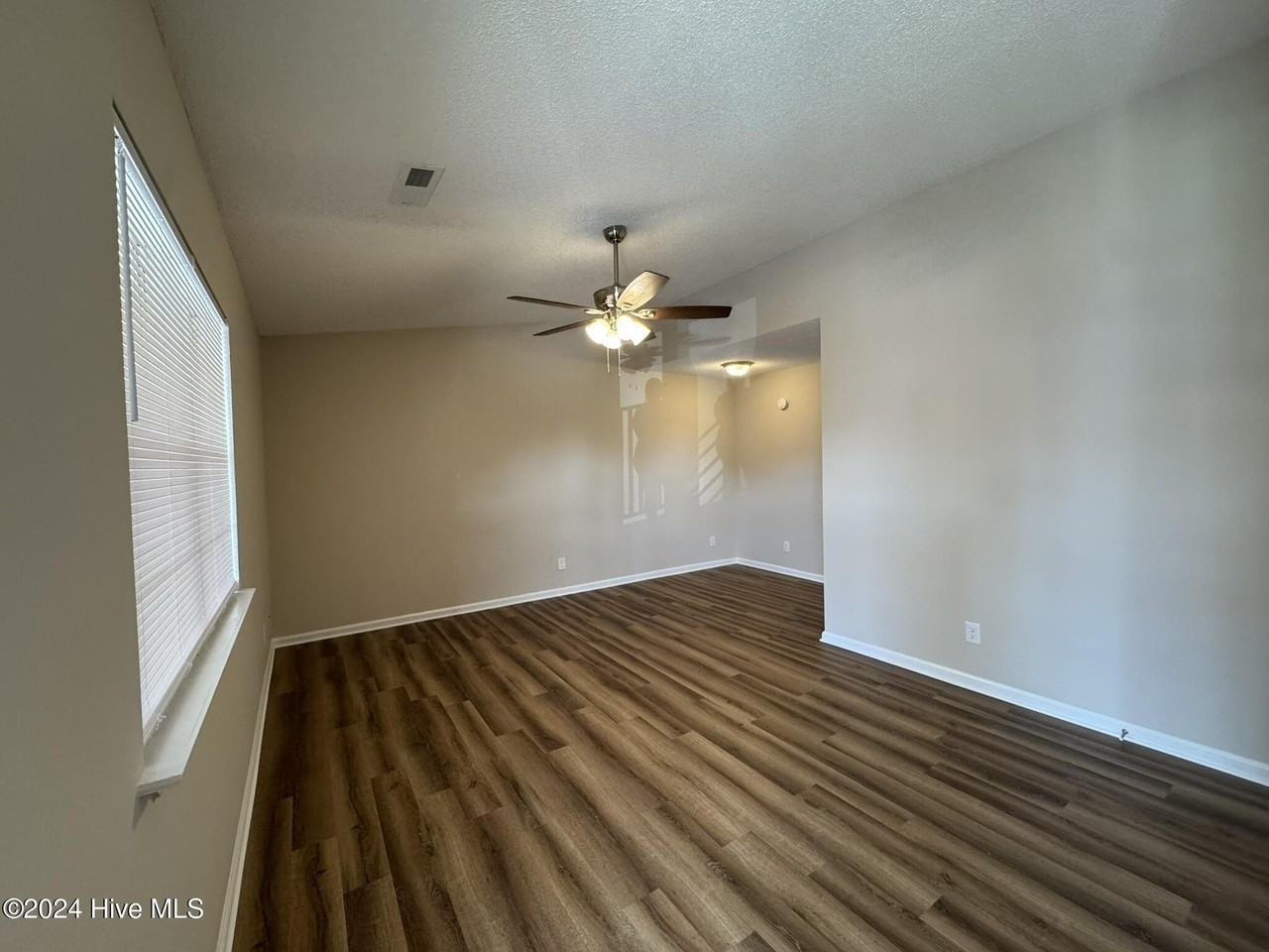 2363 Hurt Dr - Photo 3 of 14