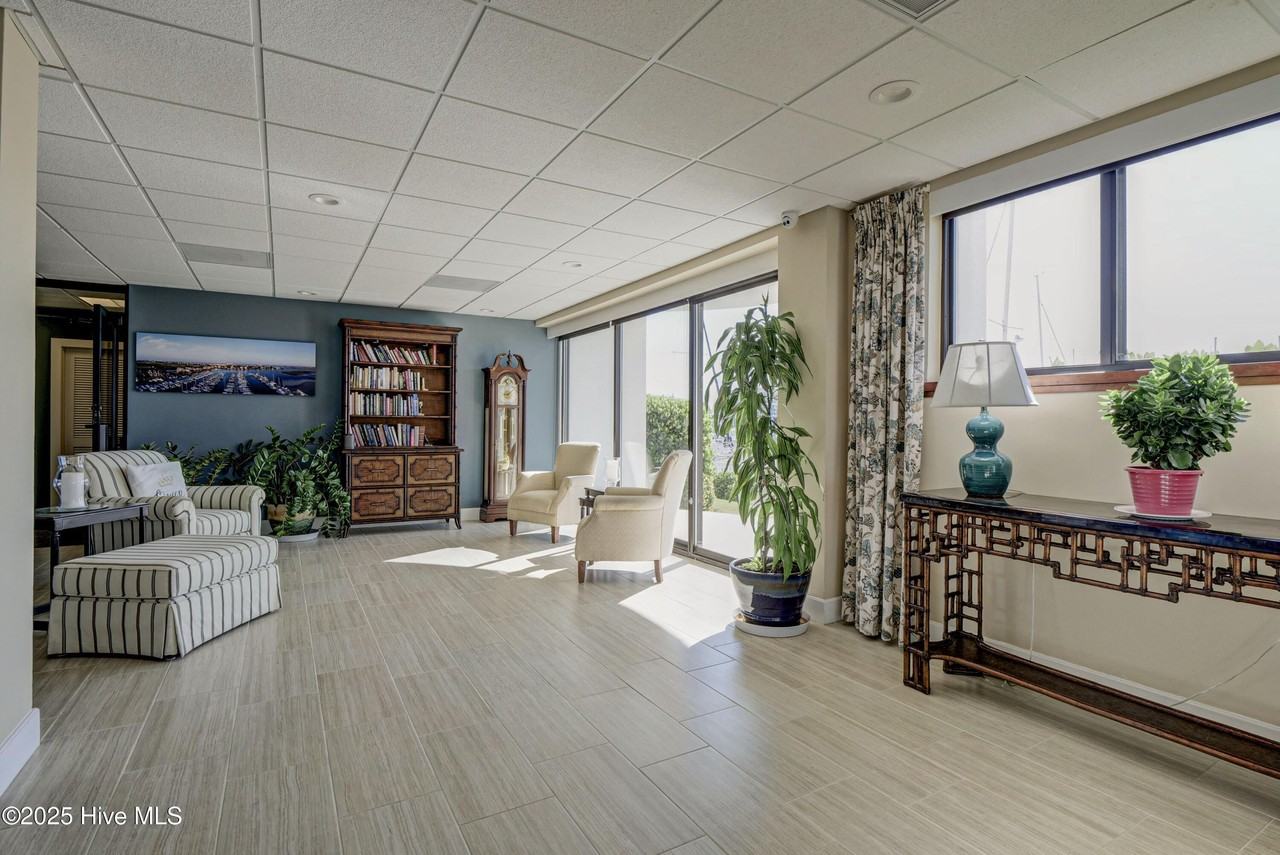 322 Causeway Dr Ste 207 - Photo 4 of 46