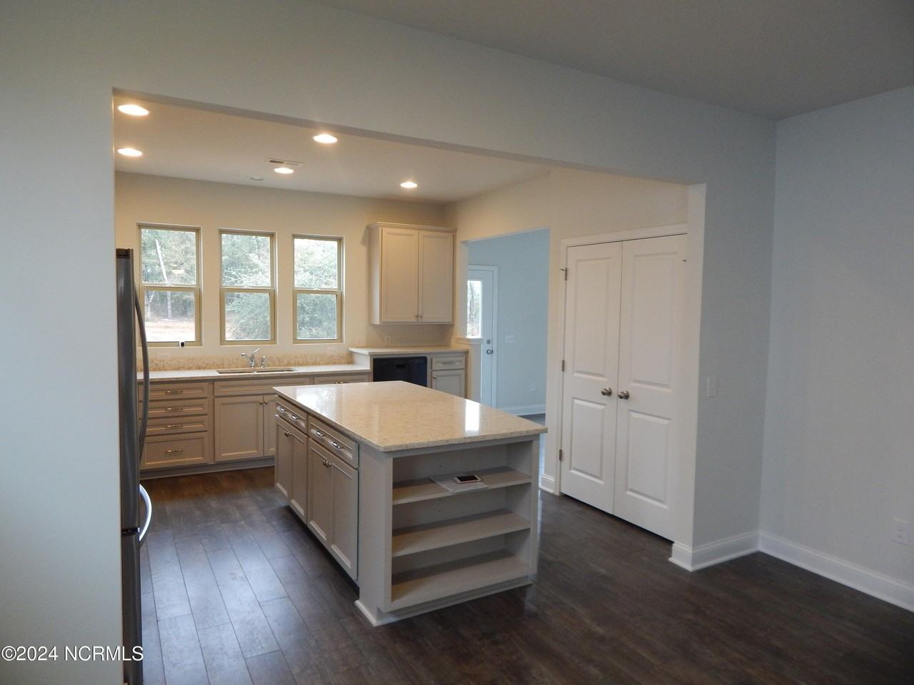 533 Lyrebird Ave - Photo 5 of 26