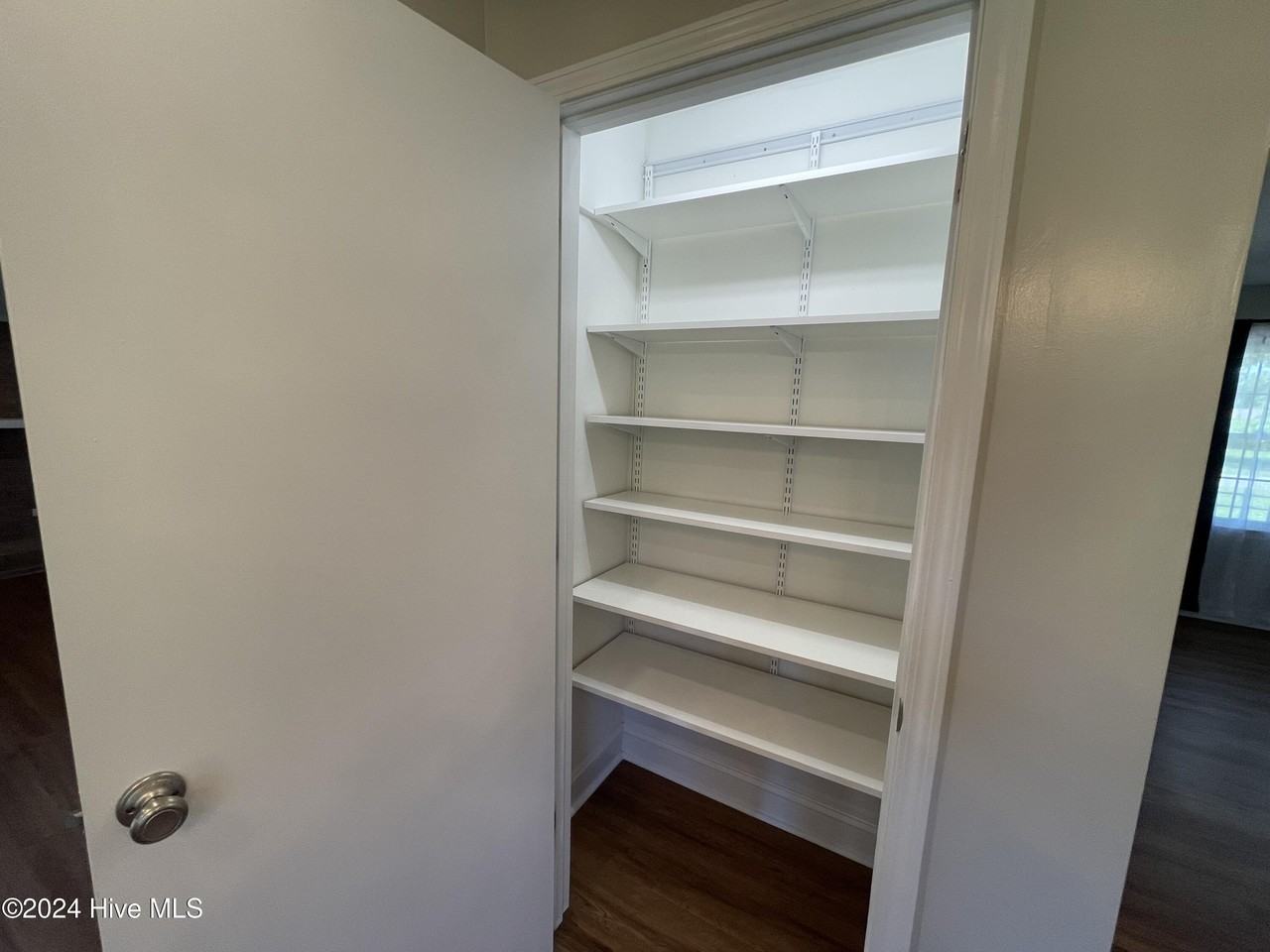 102 Deerfield Rd - Photo 4 of 22