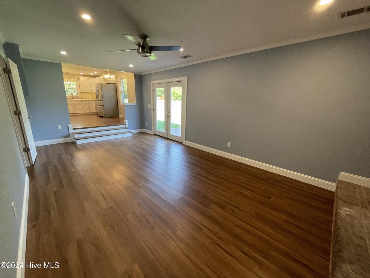 102 Deerfield Rd - Photo 6 of 22