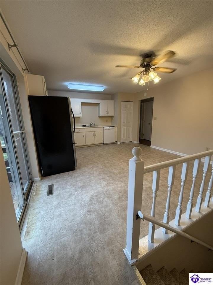 114 Monroe St - Photo 3 of 23