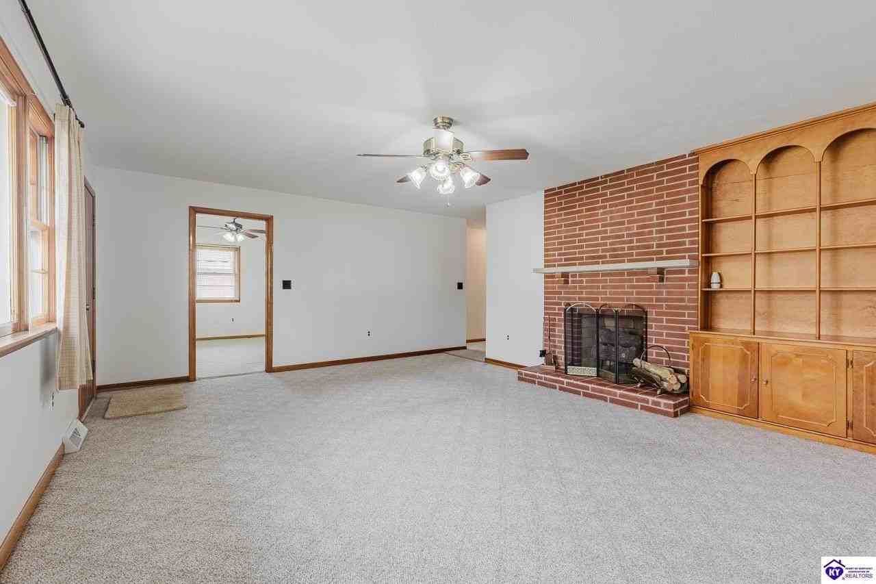 509 N Mantle Ave - Photo 3 of 22